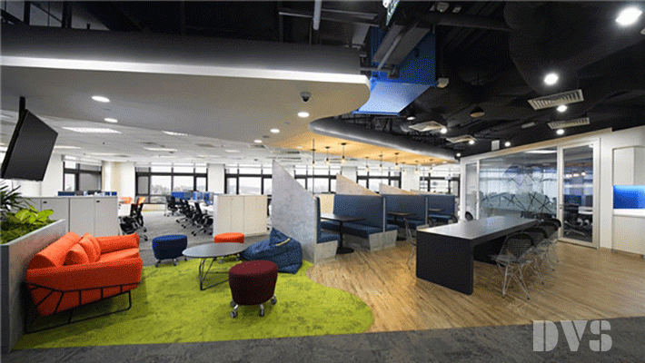 营造一个具有未来科技感的办公空间氛围